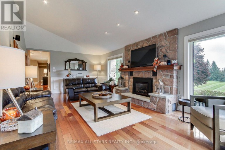 15 LOBRAICO LANE, Whitchurch-Stouffville, Ontario, L4A7X5
