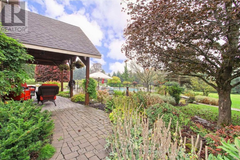 15 LOBRAICO LANE, Whitchurch-Stouffville, Ontario, L4A7X5