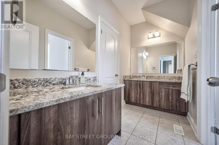 23 TRAIL BOULEVARD, Springwater (Centre Vespra), Ontario, L9X0S3