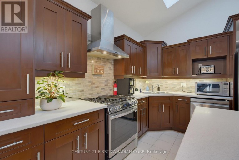 34 - 777 APRICOT DRIVE, London South (South K), Ontario, N6K5B3
