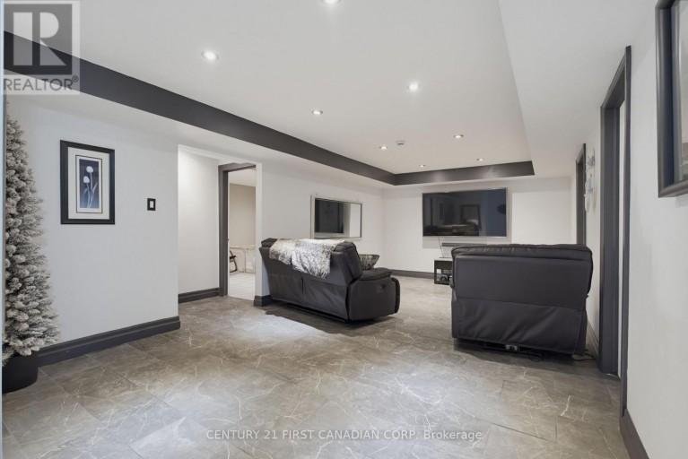 34 - 777 APRICOT DRIVE, London South (South K), Ontario, N6K5B3