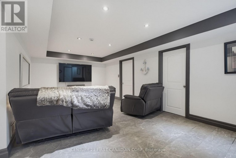 34 - 777 APRICOT DRIVE, London South (South K), Ontario, N6K5B3