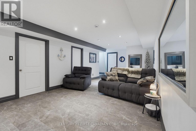 34 - 777 APRICOT DRIVE, London South (South K), Ontario, N6K5B3