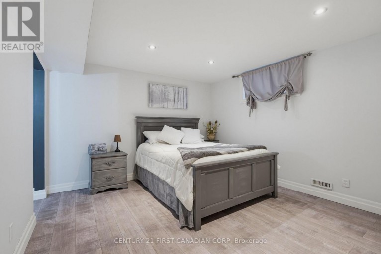 34 - 777 APRICOT DRIVE, London South (South K), Ontario, N6K5B3
