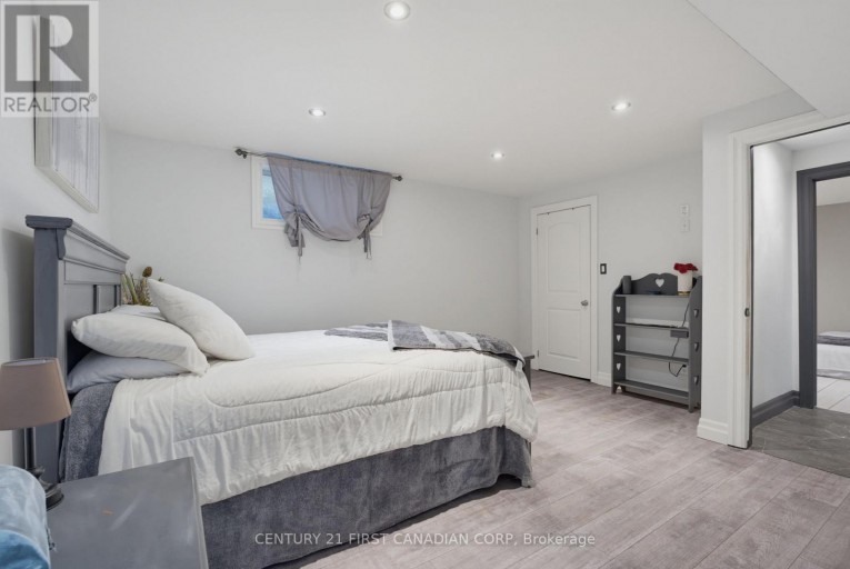 34 - 777 APRICOT DRIVE, London South (South K), Ontario, N6K5B3