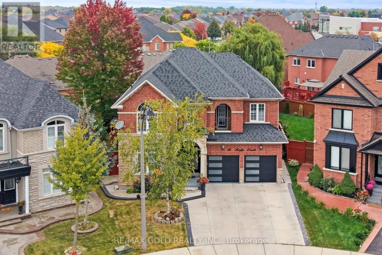 16 REGIS CIRCLE, Brampton (Vales of Castlemore North), Ontario, L6P1Y8