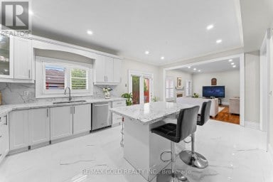 16 REGIS CIRCLE Brampton (Vales of Castlemore North) Ontario photo 10