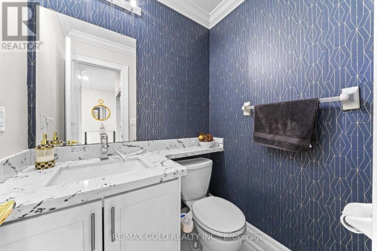 16 REGIS CIRCLE, Brampton (Vales of Castlemore North), Ontario, L6P1Y8