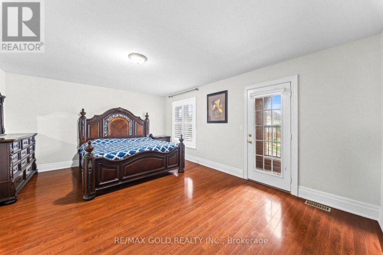 16 REGIS CIRCLE, Brampton (Vales of Castlemore North), Ontario, L6P1Y8