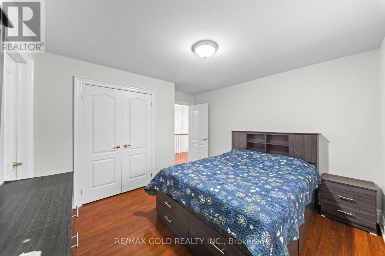 16 REGIS CIRCLE, Brampton (Vales of Castlemore North), Ontario, L6P1Y8