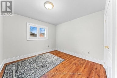 16 REGIS CIRCLE Brampton (Vales of Castlemore North) Ontario photo 23