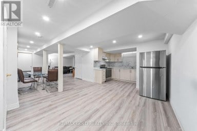 16 REGIS CIRCLE Brampton (Vales of Castlemore North) Ontario photo 25
