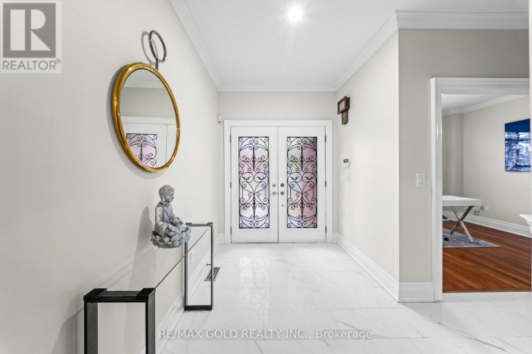 16 REGIS CIRCLE, Brampton (Vales of Castlemore North), Ontario, L6P1Y8