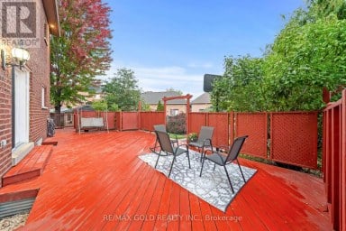 16 REGIS CIRCLE Brampton (Vales of Castlemore North) Ontario photo 35