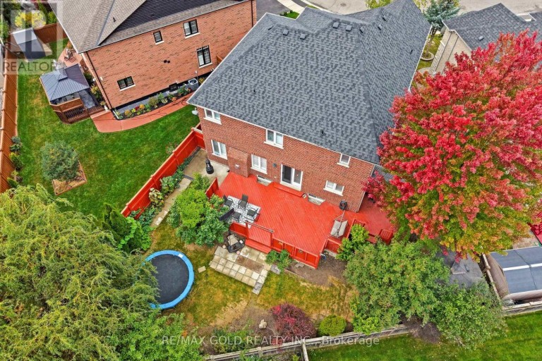 16 REGIS CIRCLE, Brampton (Vales of Castlemore North), Ontario, L6P1Y8