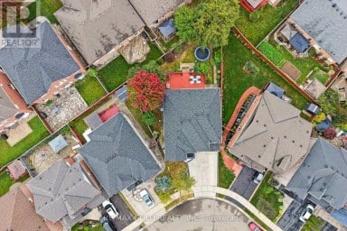 16 REGIS CIRCLE Brampton (Vales of Castlemore North) Ontario photo 37
