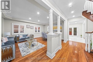 16 REGIS CIRCLE Brampton (Vales of Castlemore North) Ontario photo 4