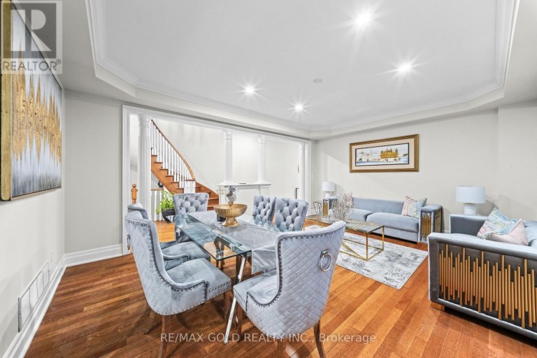 16 REGIS CIRCLE, Brampton (Vales of Castlemore North), Ontario, L6P1Y8