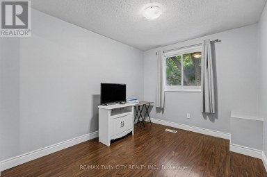 74 - 65 GLAMIS ROAD Cambridge Ontario photo 19