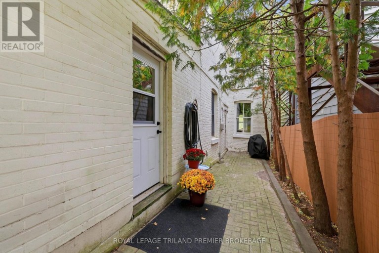 28 STANLEY STREET, London South (South F), Ontario, N6C1B1