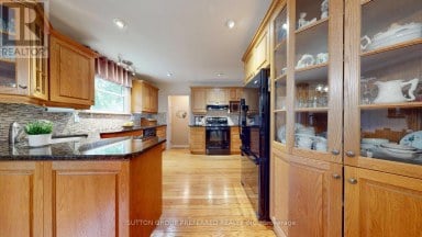 573 JAMAICA COURT London South (South M) Ontario photo 15