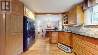 573 JAMAICA COURT London South (South M) Ontario photo 17