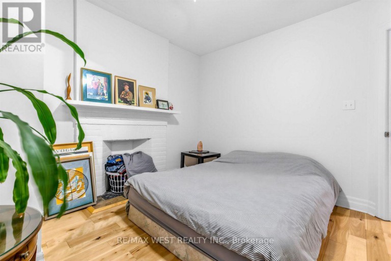 90 OXFORD STREET, Toronto (Kensington-Chinatown), Ontario, M5T1P3