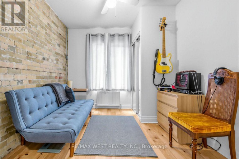 90 OXFORD STREET, Toronto (Kensington-Chinatown), Ontario, M5T1P3
