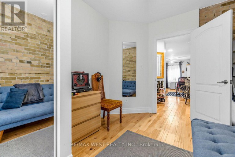 90 OXFORD STREET, Toronto (Kensington-Chinatown), Ontario, M5T1P3
