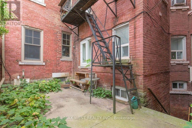 90 OXFORD STREET, Toronto (Kensington-Chinatown), Ontario, M5T1P3
