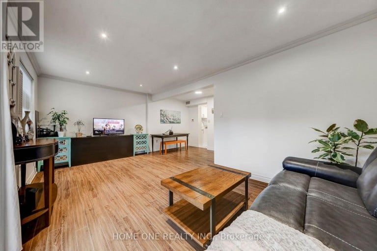 39 - 44 CHESTER LE BOULEVARD, Toronto (L'Amoreaux), Ontario, M1W2M8
