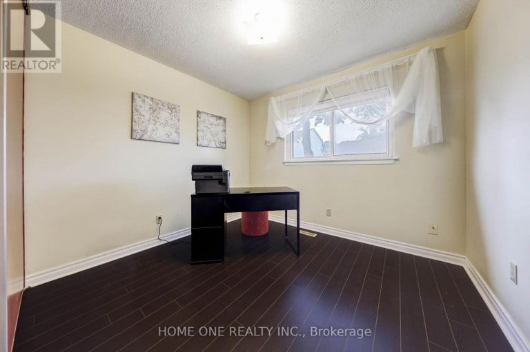 39 - 44 CHESTER LE BOULEVARD, Toronto (L'Amoreaux), Ontario, M1W2M8