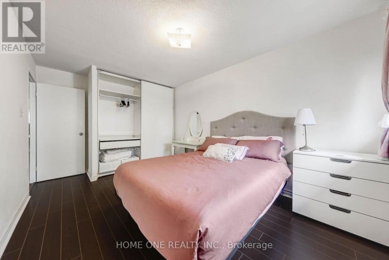39 - 44 CHESTER LE BOULEVARD, Toronto (L'Amoreaux), Ontario, M1W2M8