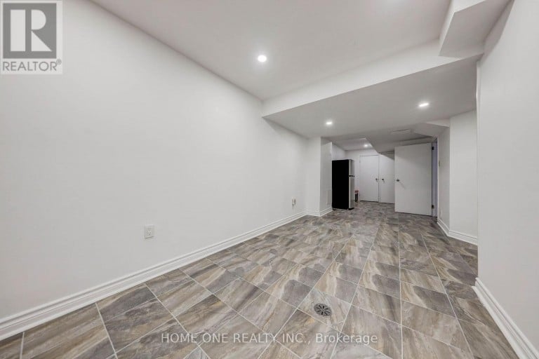 39 - 44 CHESTER LE BOULEVARD, Toronto (L'Amoreaux), Ontario, M1W2M8