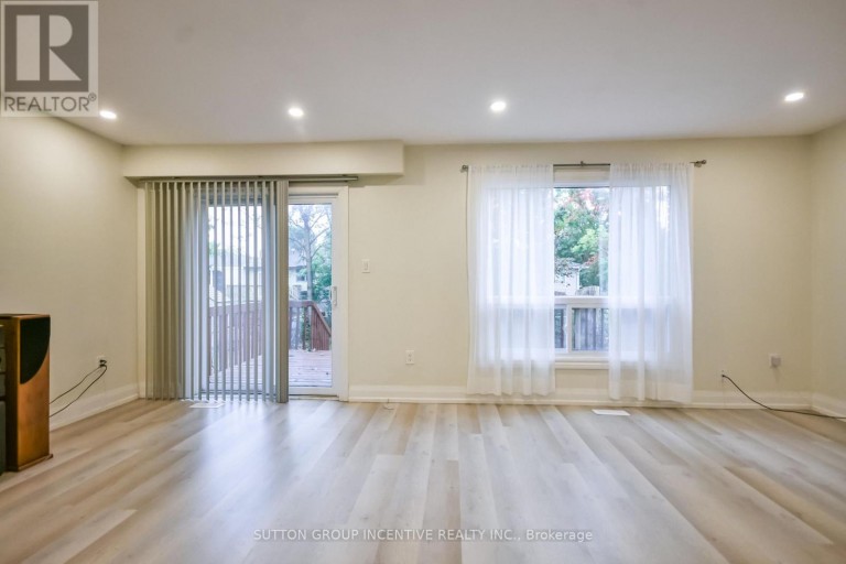 33B CUNDLES ROAD E, Barrie (Cundles East), Ontario, L4M2Z6