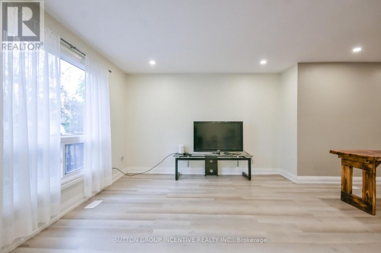 33B CUNDLES ROAD E, Barrie (Cundles East), Ontario, L4M2Z6