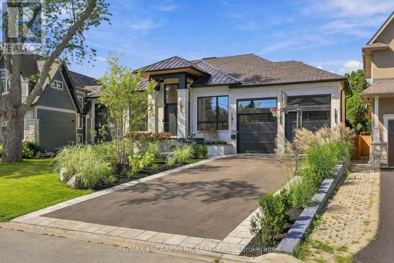 89 CUMBERLAND DRIVE, Mississauga (Port Credit), Ontario, L5G3N2