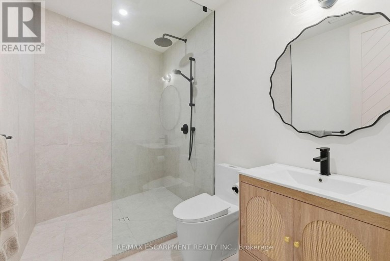 89 CUMBERLAND DRIVE, Mississauga (Port Credit), Ontario, L5G3N2