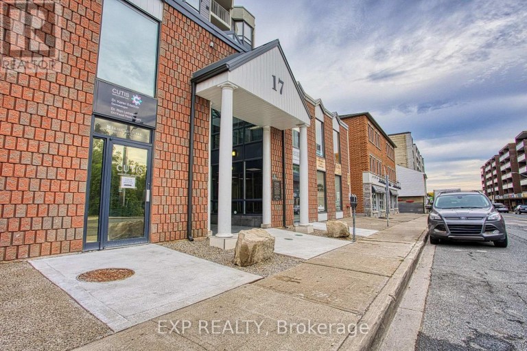 502 - 17 KING STREET E, Hamilton (Dundas), Ontario, L9H1B7
