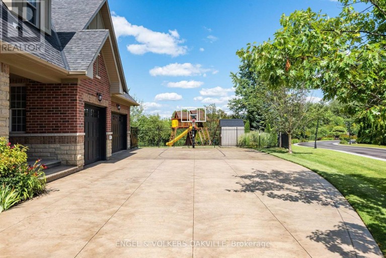 33 BARRACLOUGH BOULEVARD, Halton Hills (Glen Williams), Ontario, L7G0E8