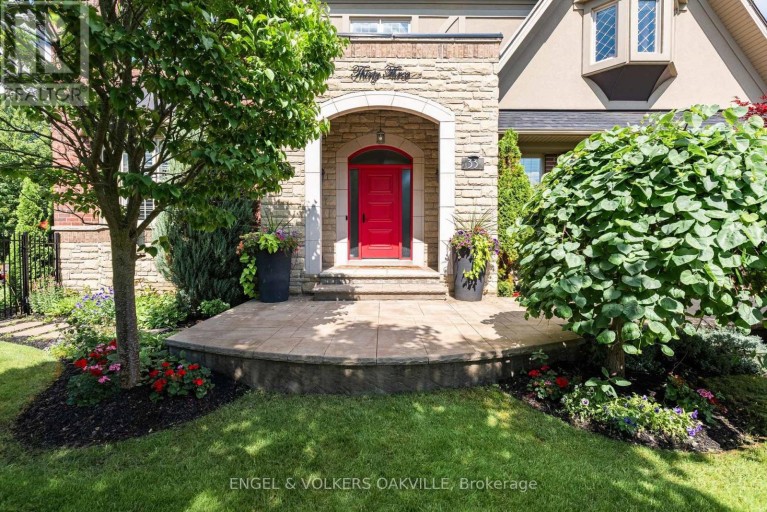 33 BARRACLOUGH BOULEVARD, Halton Hills (Glen Williams), Ontario, L7G0E8
