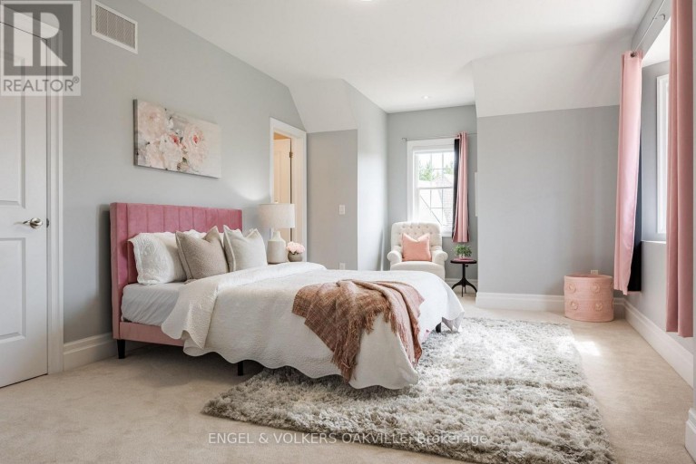 33 BARRACLOUGH BOULEVARD, Halton Hills (Glen Williams), Ontario, L7G0E8