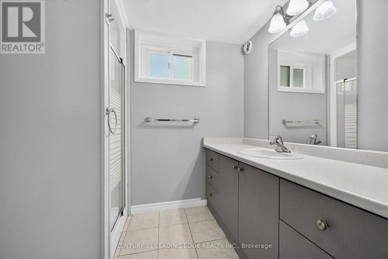 382 FAIRLAWN STREET, Oshawa (McLaughlin), Ontario, L1J4R3
