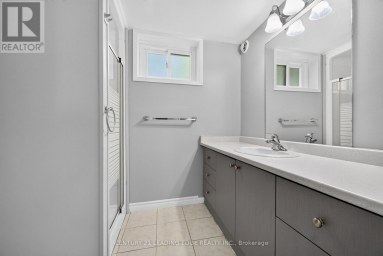 382 FAIRLAWN STREET Oshawa (McLaughlin) Ontario photo 35