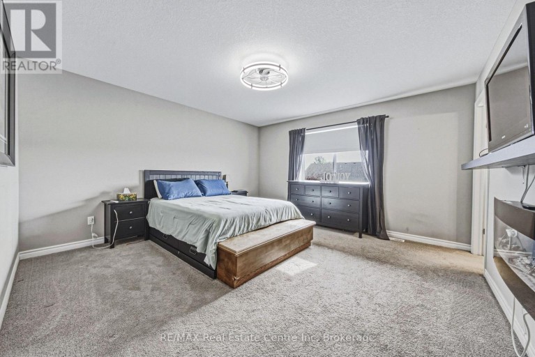 93 COULING CRESCENT, Guelph (Grange Road), Ontario, N1E0J8
