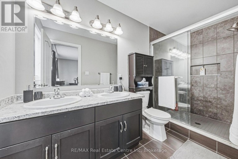93 COULING CRESCENT, Guelph (Grange Road), Ontario, N1E0J8