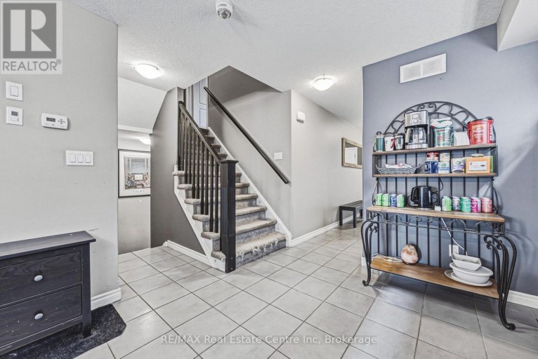 93 COULING CRESCENT, Guelph (Grange Road), Ontario, N1E0J8
