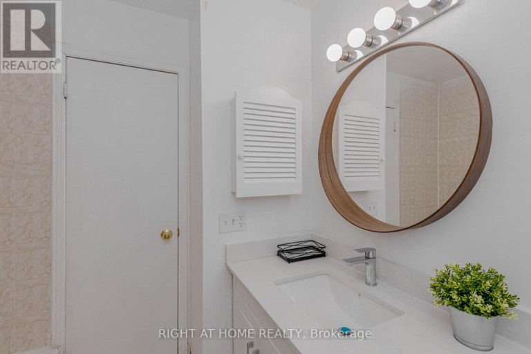 3 - 40 REXDALE BOULEVARD, Toronto (Rexdale-Kipling), Ontario, M9W5Z3