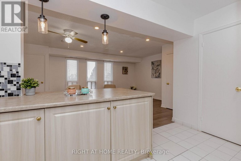 3 - 40 REXDALE BOULEVARD, Toronto (Rexdale-Kipling), Ontario, M9W5Z3