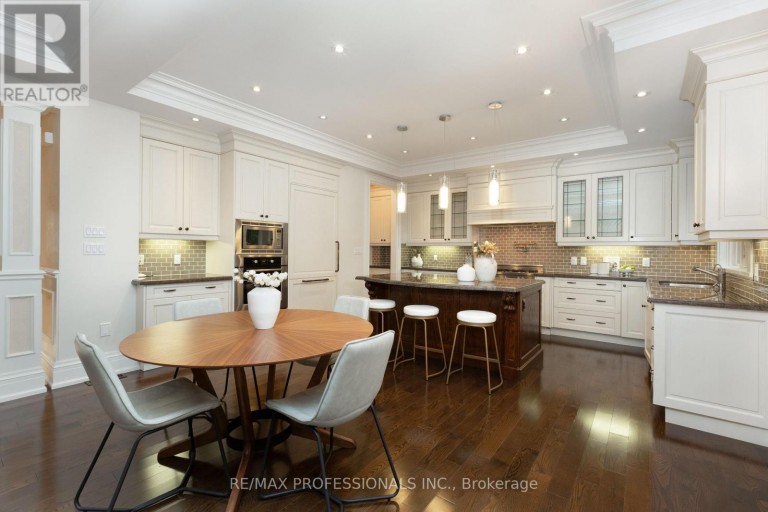 18 HILLCROFT DRIVE, Toronto (Islington-City Centre West), Ontario, M9B4X5